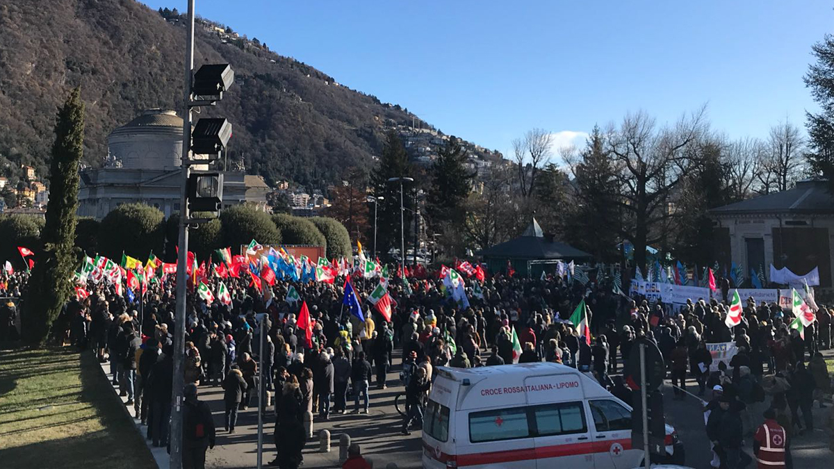 Manifestazione Como iniziato il comizio antifascista Pd DIRETTA